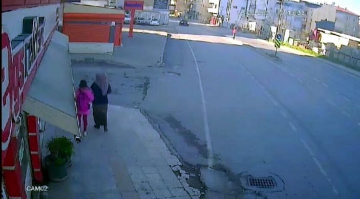 Alkollü sürücü polisten kaçarken iş yerine daldı -6