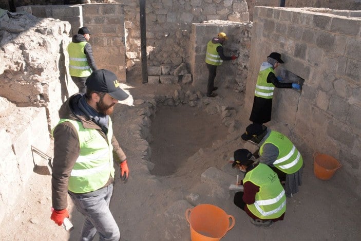 Artuklu Sarayı'nda El-Cezeri'nin yaptığı 1200 yıllık modern kalorifer sistemi bulundu