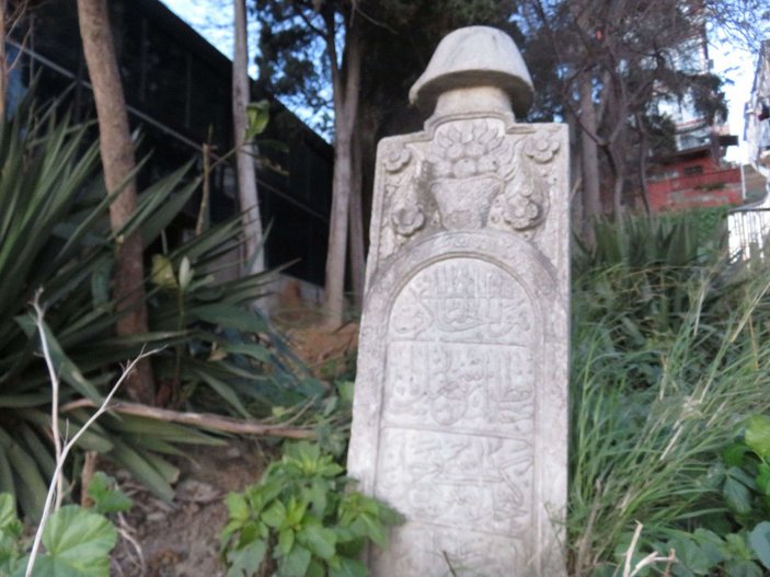 Beykoz'da tarihi mezarlıkta kaçak kazı iddiası -10