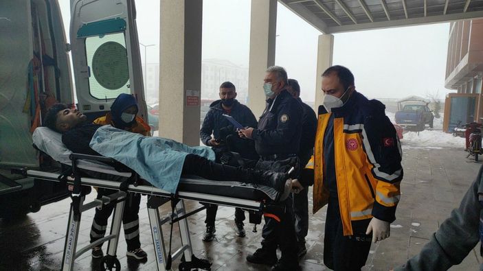 Telefonda tartıştığı 2 kişiyi, buluştukları parkta bıçakladı -2