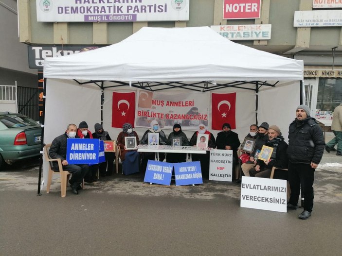 Muş’ta ailelerin dondurucu soğukta evlat nöbeti -1