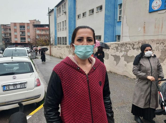 d 7 yaşındaki kız çocuğunun okulda tacize uğradığı iddiası velileri sokağa döktü -6