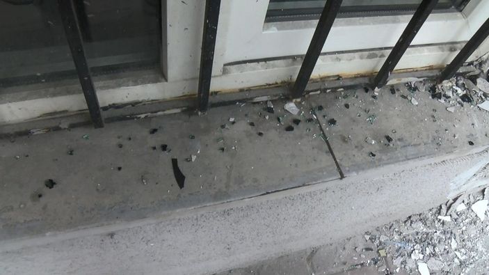 Esenyurt'ta öfkeli koca dehşeti: Cipiyle eşinin aracına çarptı  -8