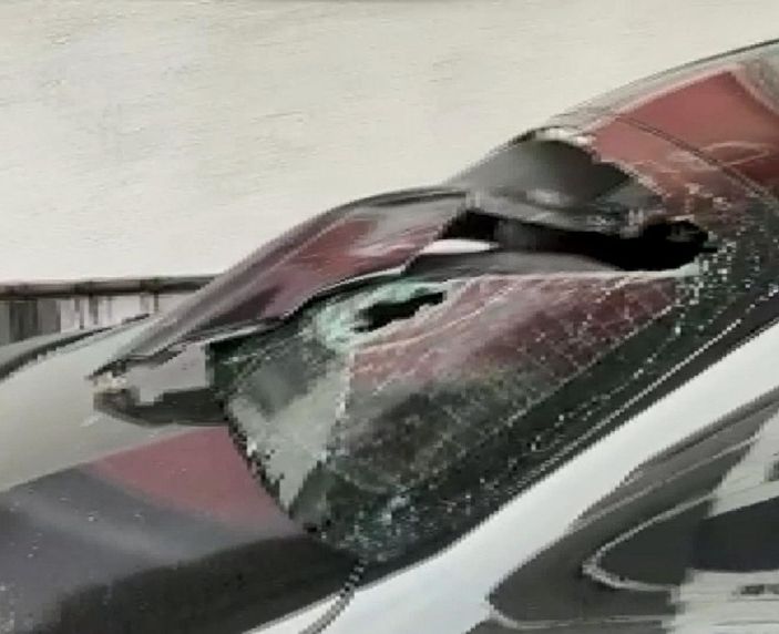 Esenyurt'ta öfkeli koca dehşeti: Cipiyle eşinin aracına çarptı  -5