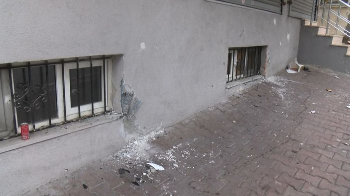 Esenyurt'ta öfkeli koca dehşeti: Cipiyle eşinin aracına çarptı  -7