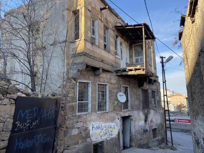 Kaçak kazı yapılan Niğde Kalesi'nde çöken bölge ziyarete kapatıldı -7