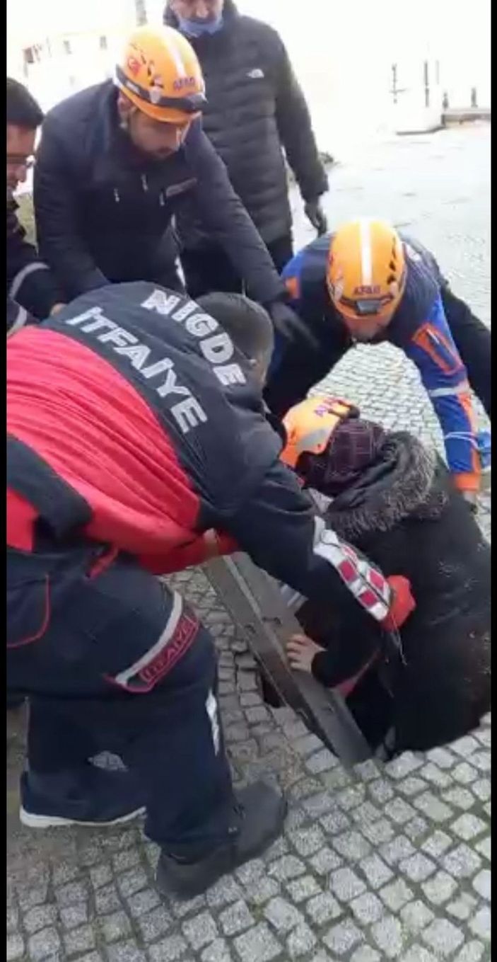 Kaçak kazı yapılan Niğde Kalesi'nde çöken bölge ziyarete kapatıldı -6