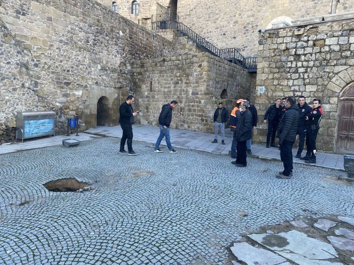 Kaçak kazı yapılan Niğde Kalesi'nde çöken bölge ziyarete kapatıldı -10