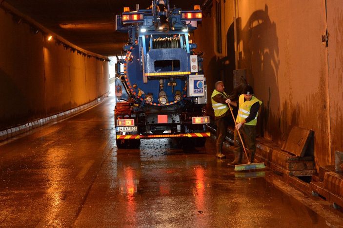 'Kırmızı kod' alarmı verilen Antalya'da dereler taştı, yol kapandı (8) -7