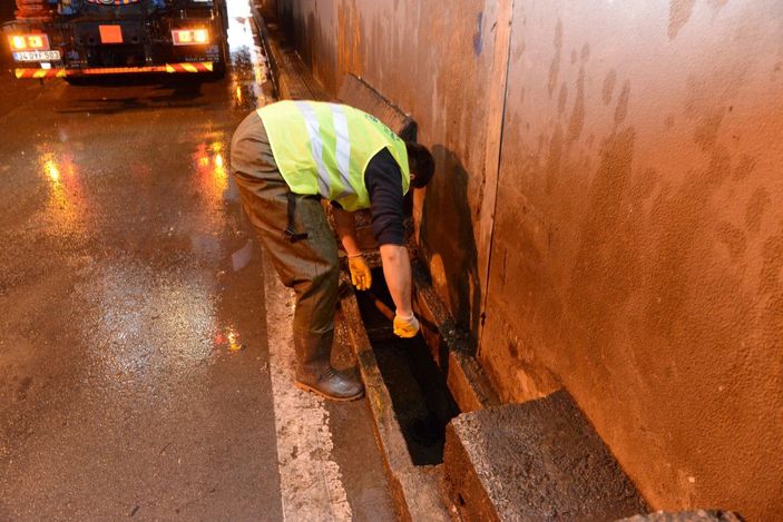 'Kırmızı kod' alarmı verilen Antalya'da dereler taştı, yol kapandı (8) -8