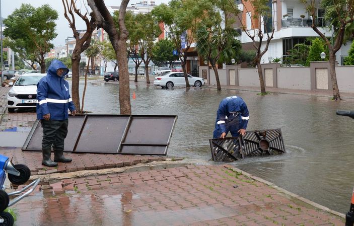 'Kırmızı kod' alarmı verilen Antalya'da dereler taştı, yol kapandı (8) -4