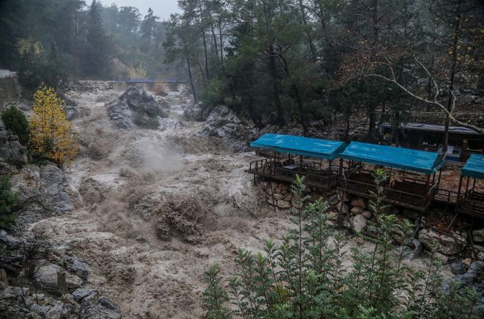'Kırmızı kod' alarmı verilen Antalya teyakkuzda (3) -5