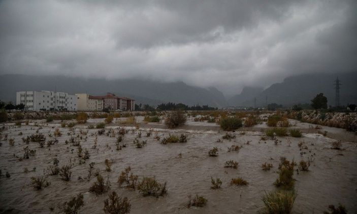 'Kırmızı kod' alarmı verilen Antalya teyakkuzda (3) -2