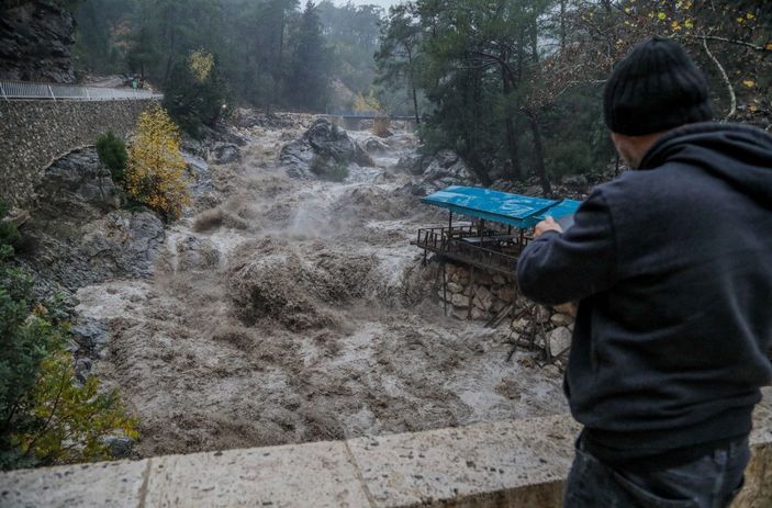 'Kırmızı kod' alarmı verilen Antalya teyakkuzda (3) -4