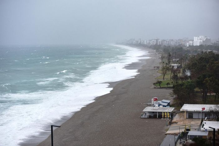'Kırmızı kod' alarmı verilen Antalya teyakkuzda (6) -7