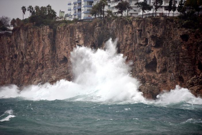 'Kırmızı kod' alarmı verilen Antalya teyakkuzda (6) -4