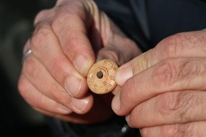 9 bin yıllık höyükteki kazı çalışmalarında 900'ün üzerinde eser tespit edildi -10
