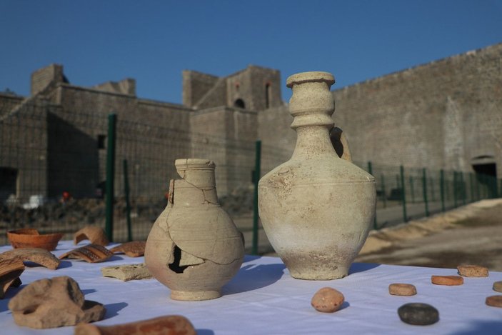 9 bin yıllık höyükteki kazı çalışmalarında 900'ün üzerinde eser tespit edildi -1