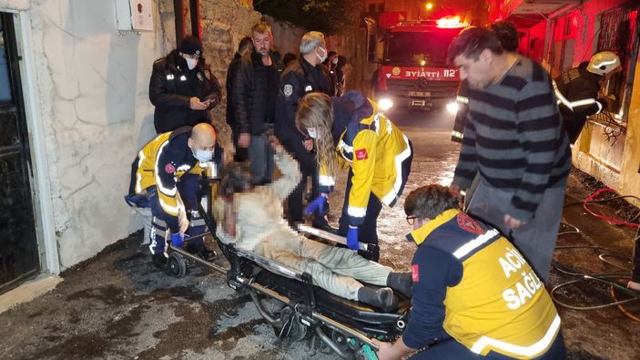 Alevlerinden arasında kaldı, komşuları pencere demirini keserek kurtardı -2