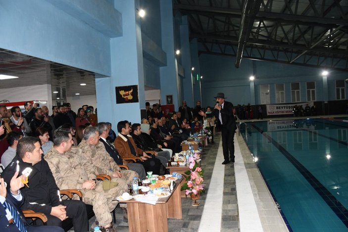 Asker, polis ve vatandaşlar, Tıvorlu İsmail konseriyle eğlendi -1