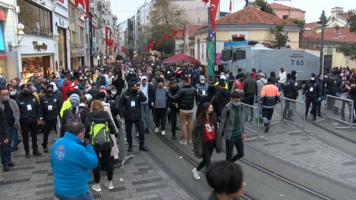 Taksim'de yeni yıla saatler kala polis tek tek aradı -9