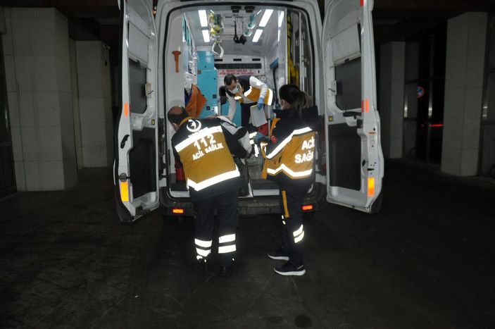 Tartıştığı kardeşini bacağından bıçakladı -1