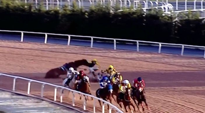 Adana Yeşiloba Hipodromu’nda 3 jokey attan düştü -6