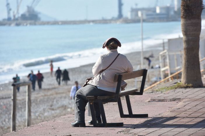 Antalya'da yılın ilk günü deniz keyfi