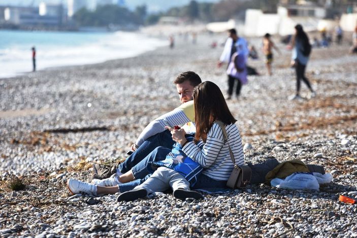 Antalya'da yılın ilk günü deniz keyfi