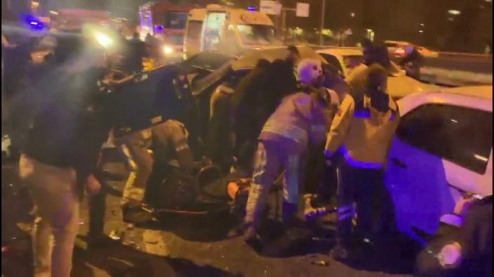 D-100 Karayolu'nda 10'dan fazla araç birbirine girdi