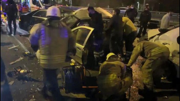 D-100 Karayolu'nda 10'dan fazla araç birbirine girdi