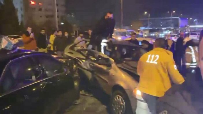 D-100 Karayolu'nda 10'dan fazla araç birbirine girdi