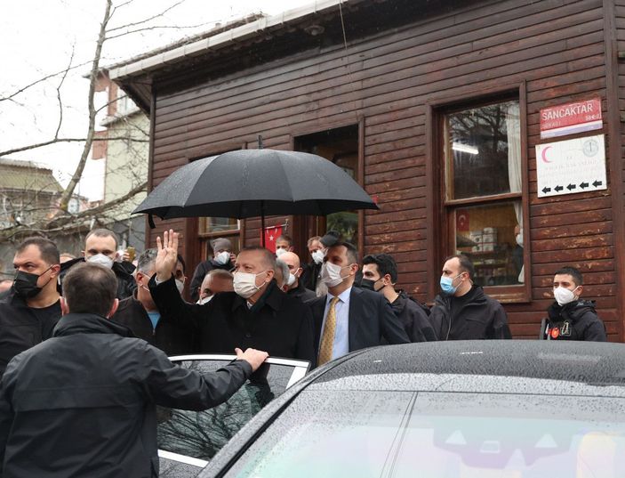 Cumhurbaşkanı Erdoğan'dan Sarıyer’de kıraathane ziyareti