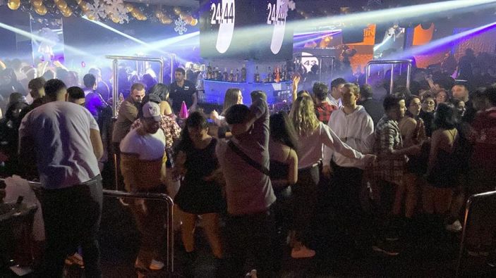 Konya'da iki farklı yılbaşı etkinliği: Bir yanda yeni yıl, diğer yanda Mekke'nin fethi kutlandı