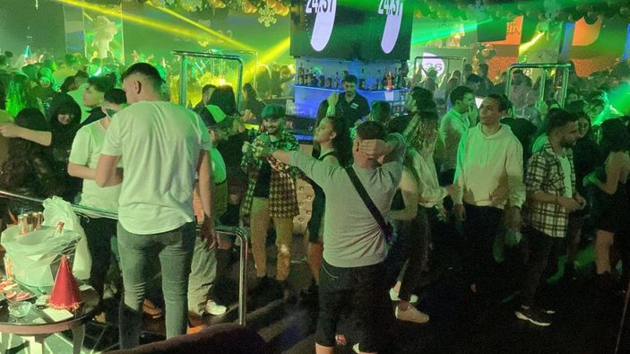 Konya'da iki farklı yılbaşı etkinliği: Bir yanda yeni yıl, diğer yanda Mekke'nin fethi kutlandı