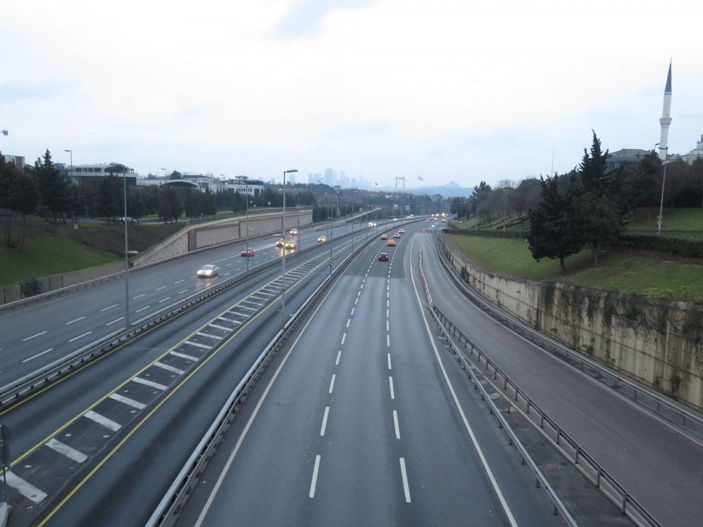 Yılın ilk günü İstanbul'da yollar boş kaldı -1
