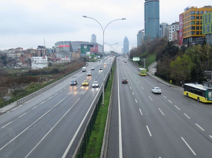 Yılın ilk günü İstanbul'da yollar boş kaldı -3
