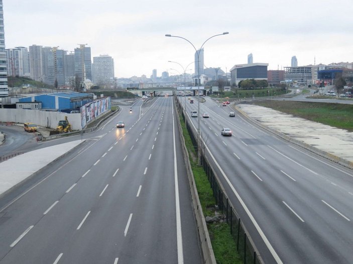 Yılın ilk günü İstanbul'da yollar boş kaldı -7