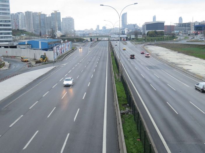 Yılın ilk günü İstanbul'da yollar boş kaldı -6
