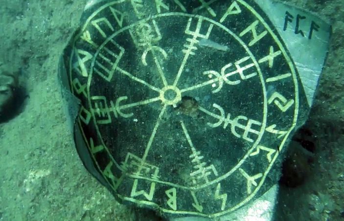 Profesörden denizdeki şişeden çıkan keçe için, 'bu nedir, bilen varsa yazsın' paylaşımı -1