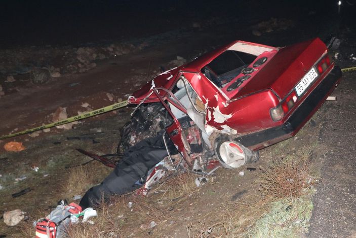 Şanlıurfa’da iki araç çarpıştı: 1 ölü 4 yaralı