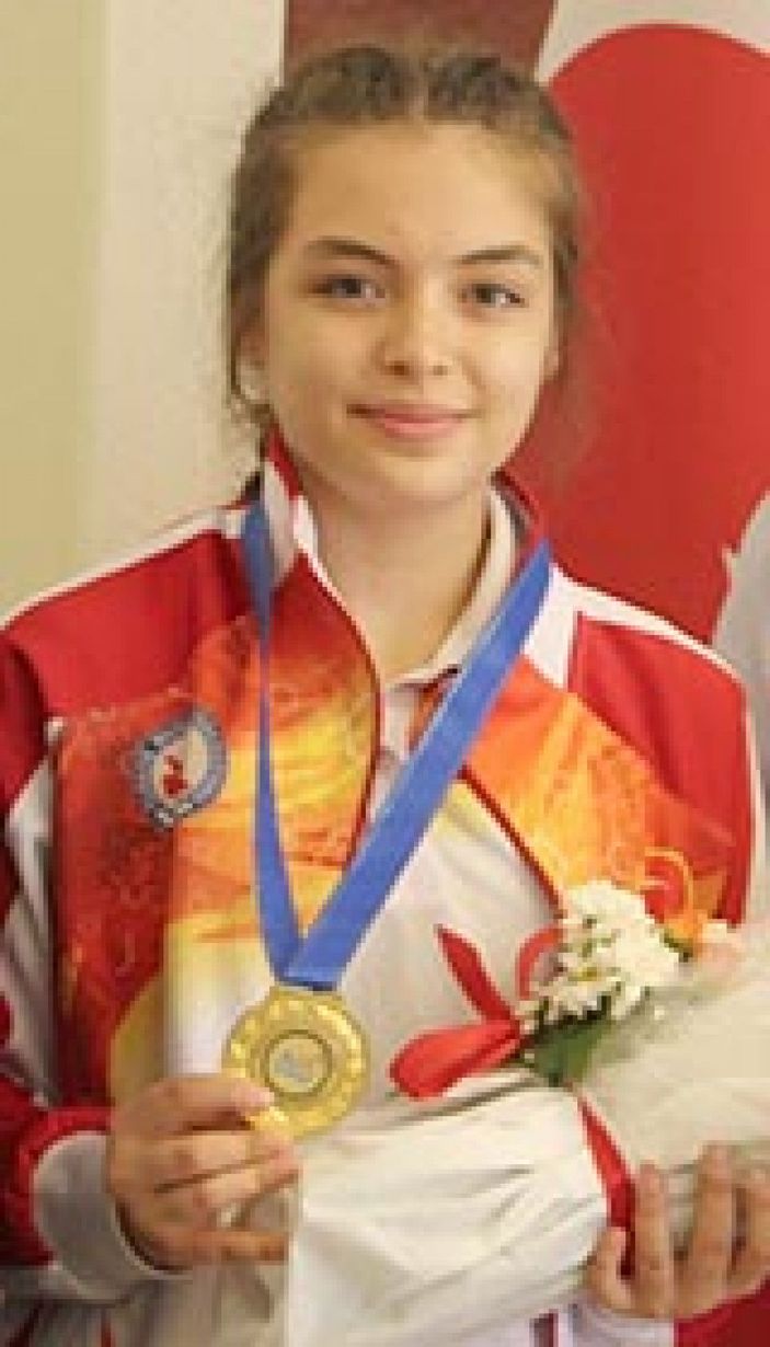 Küçükken yaramazlık yapıyor diye Wushu'ya gönderilen Sıla, Avrupa şampiyonu oldu