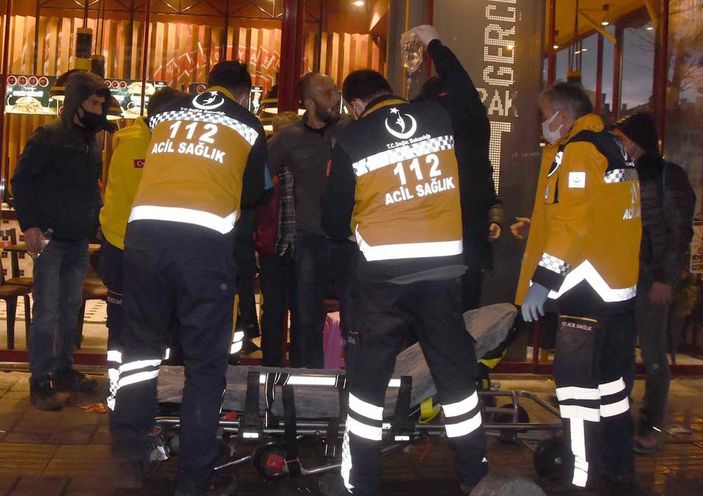 2 kişinin bıçaklı kavgası kamerada -2