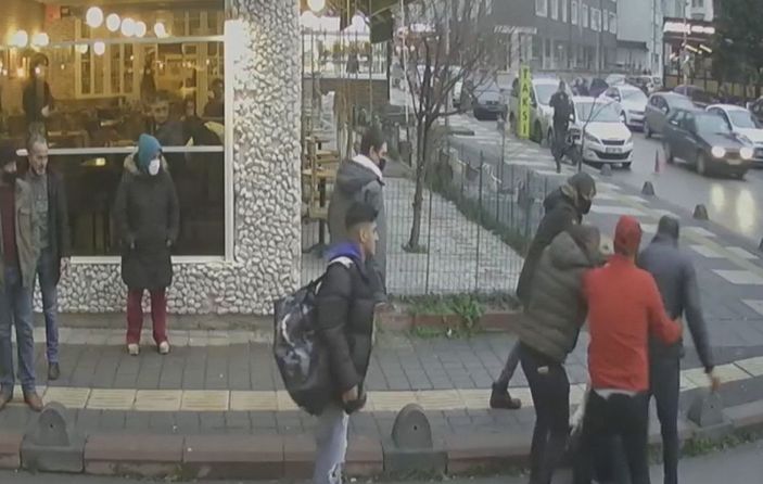 2 kişinin bıçaklı kavgası kamerada -6