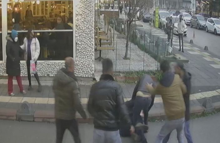 d 2 kişinin bıçaklı kavgası kamerada -7