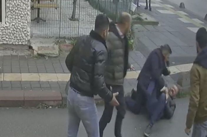 2 kişinin bıçaklı kavgası kamerada -5