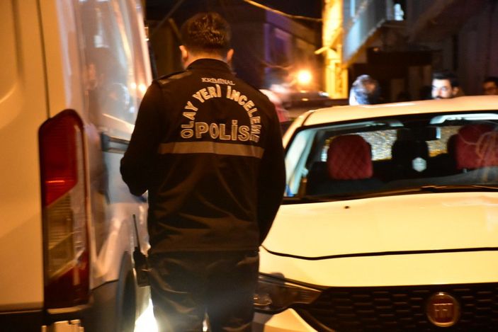 İzmir'de otomobil içinde ceset bulundu