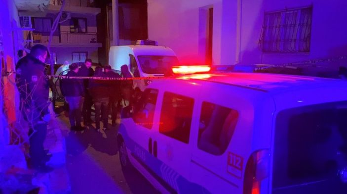 İzmir'de otomobil içinde ceset bulundu