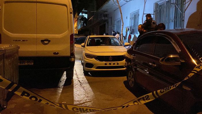 İzmir'de otomobil içinde ceset bulundu
