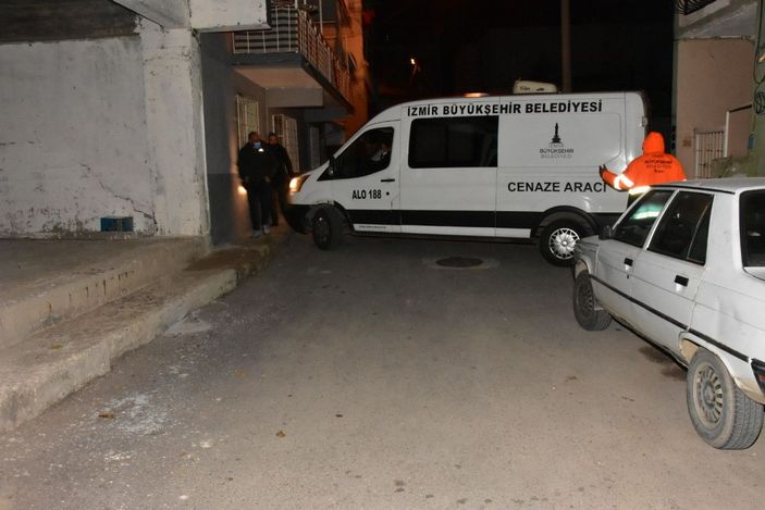 İzmir'de otomobil içinde ceset bulundu